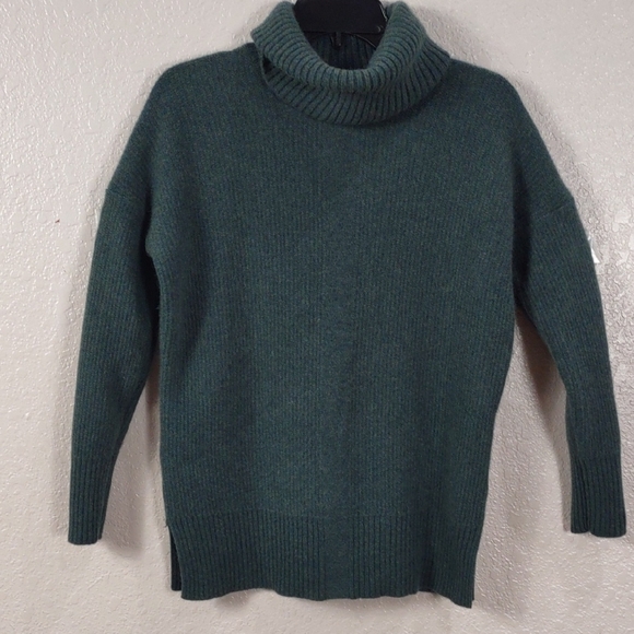Cynthia Rowley Sweaters - CYNTHIA ROWLEY 100 % CASHMERE Cozy Green Turtleneck Sweater